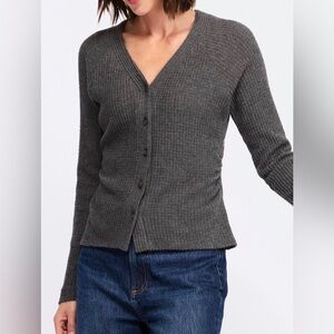 NWT GILLI Cosette Long Sleeve V-Neck Knit Top